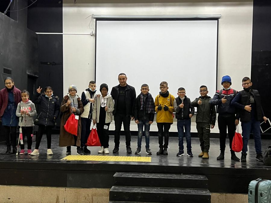 لأول مرة: طلاب ذوي اعاقات بصرية من رهط يشاركون بالمخيم السنوي القطري في نهر الأردن 